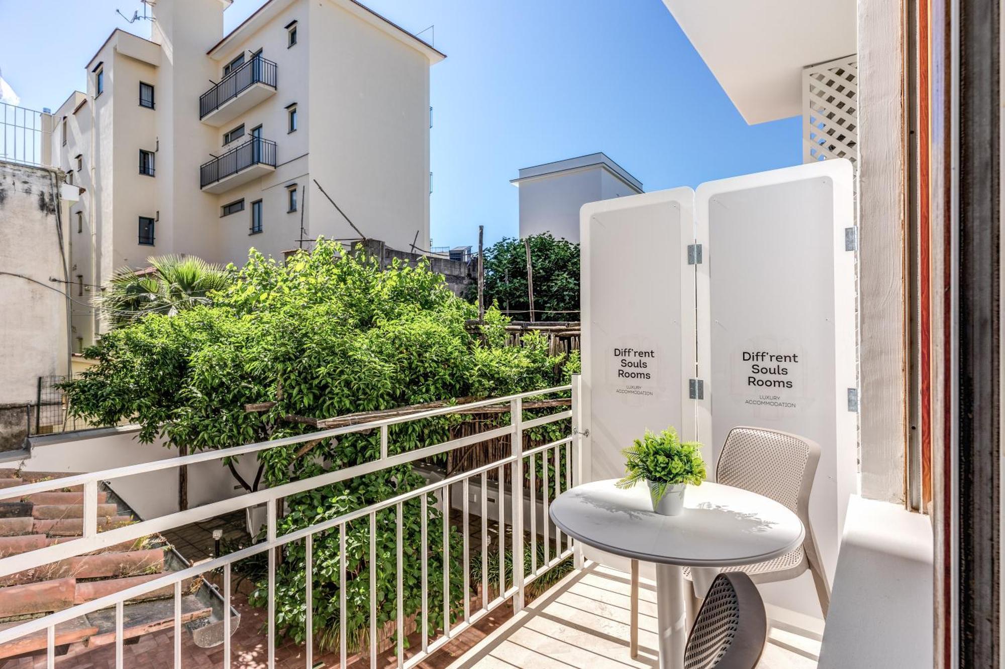 Diff'Rent Souls Rooms - Luxury Accomodation Sorrent Exterior foto